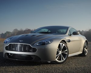 Aston_Martin_V12_Vantage_19.jpg